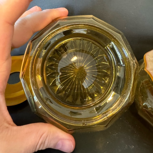 Vintage Vanity Table Amber Glass Jars with Lucite Lids approx. 5" wide 2" tall - Picture 5 of 13